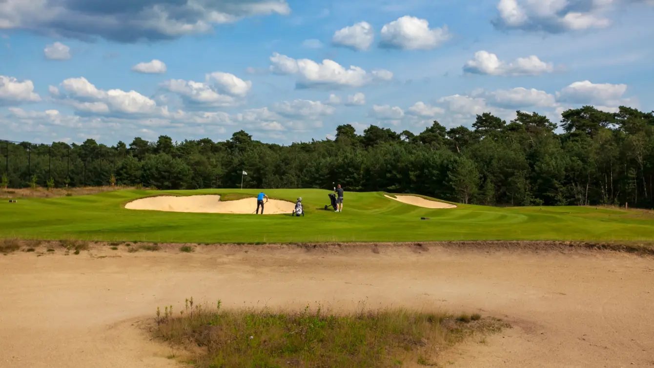 North Course — Tegen de klok in